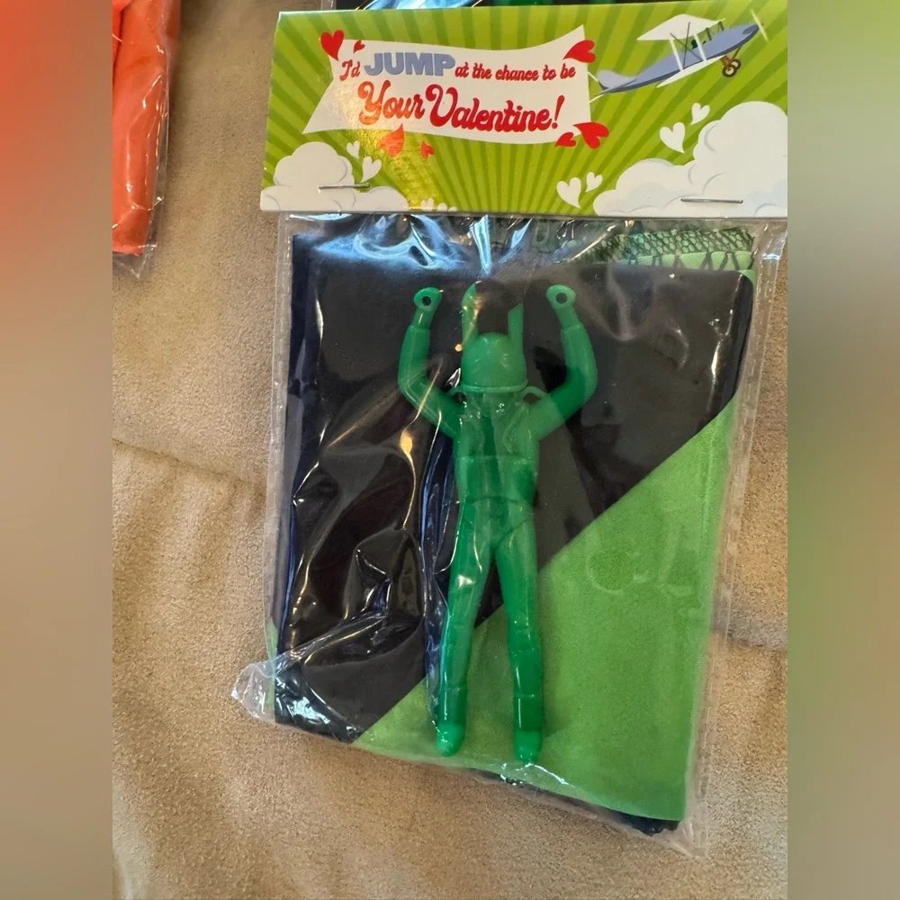 Colorful Climbing Figures Party Favors 14 in all parachute 🪂 men! Nwt